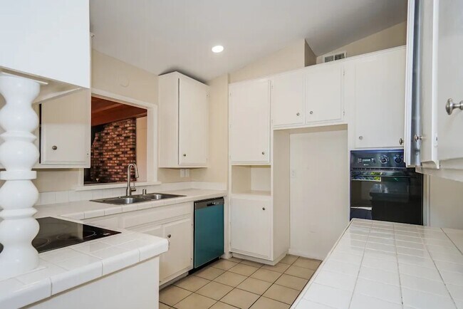 Foto del edificio - 624 Erica St