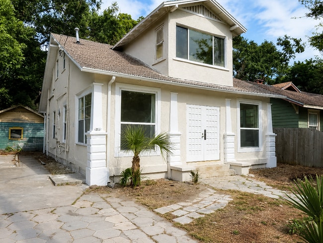 Building Photo - 975 13th Ave S
