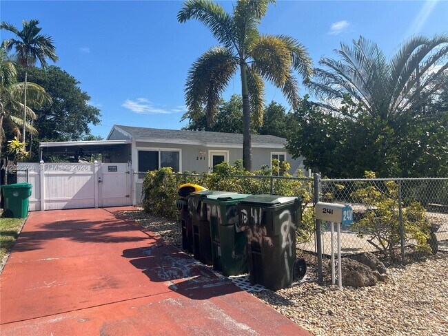 Foto del edificio - 241 SW 3rd Terrace