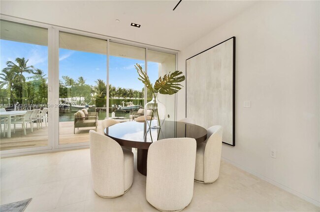 Foto del edificio - 1011 W 48th St