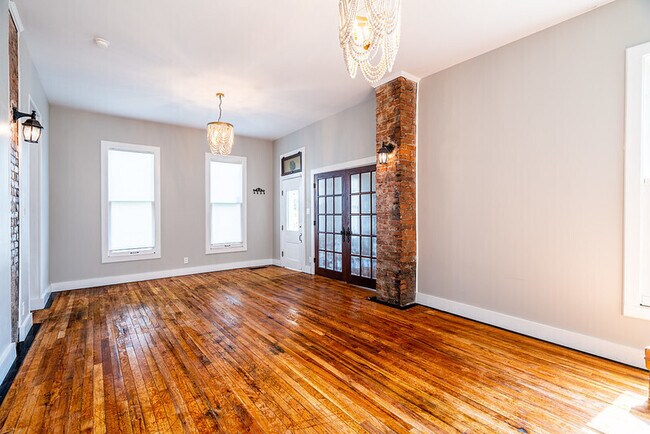 Building Photo - 844 River Ave