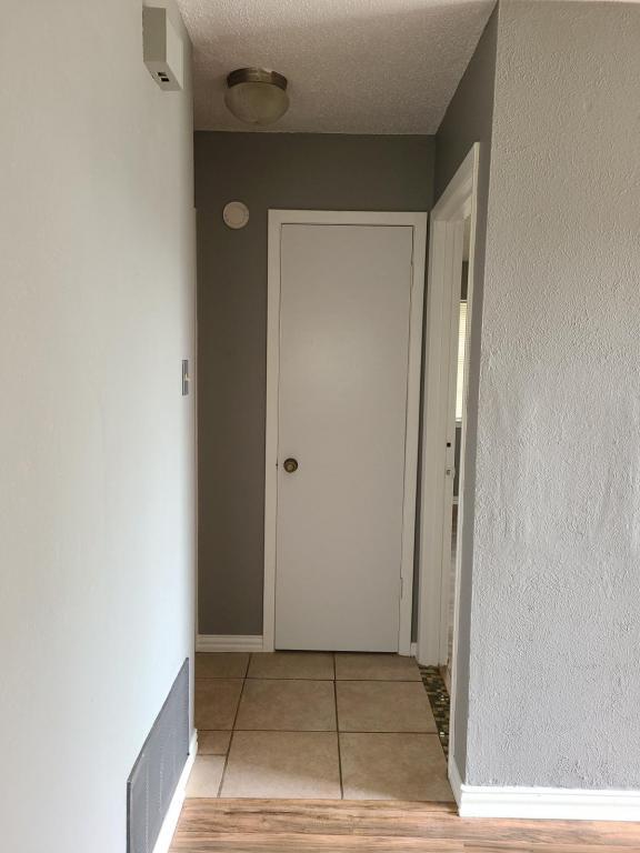 Building Photo - 1309 Janis Drive Unit A