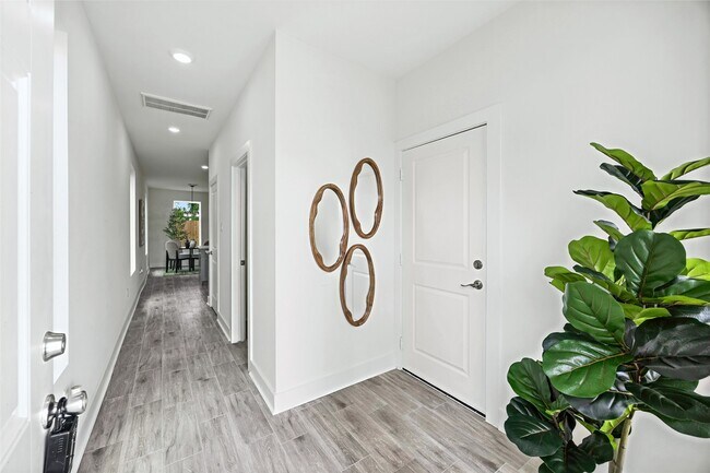 Foto del edificio - 8449 Furray Rd