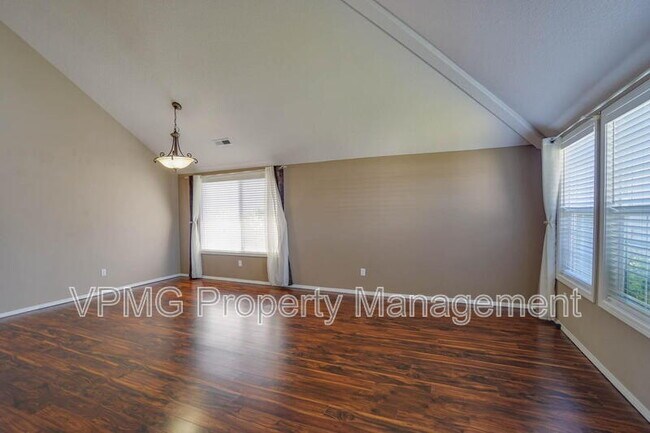 Building Photo - 7205 NE 159th Ave