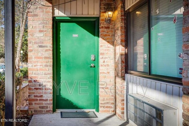 Building Photo - 2718 Painter Ave SW