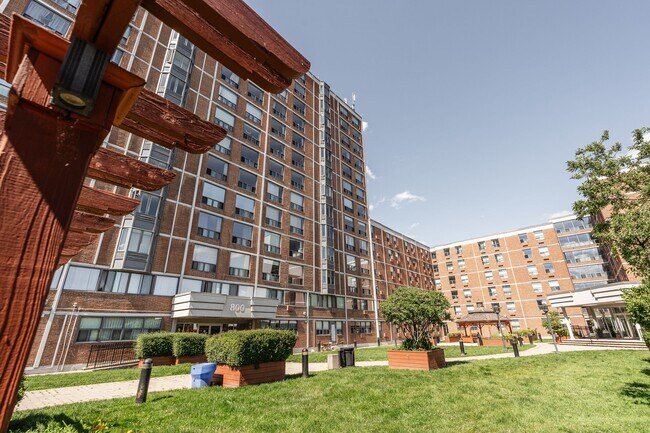 Building Photo - 798 Richmond Street West