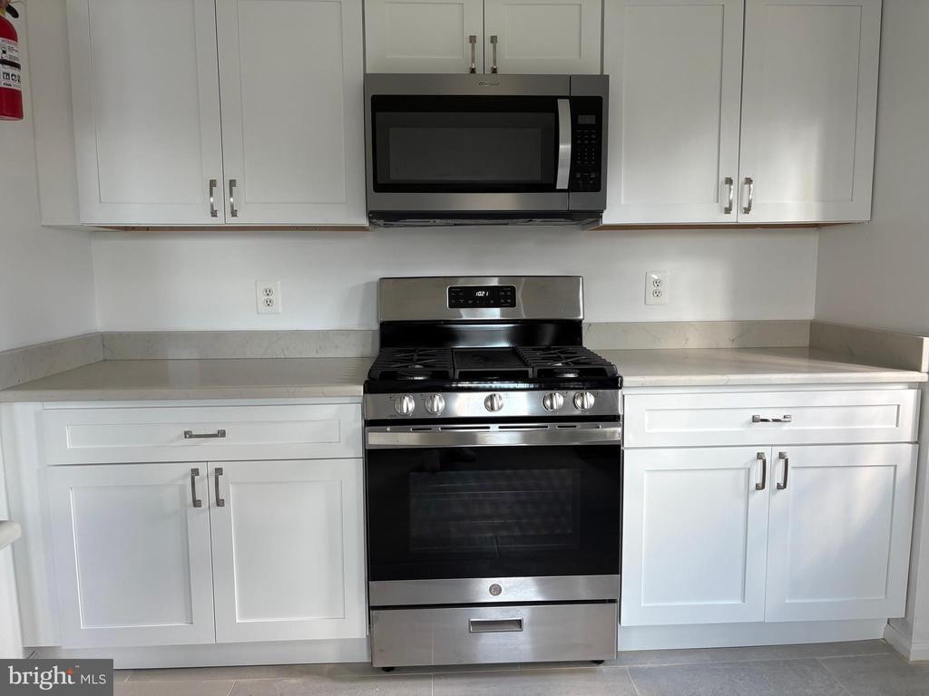 Foto del edificio - 6320 Magnolia Ave