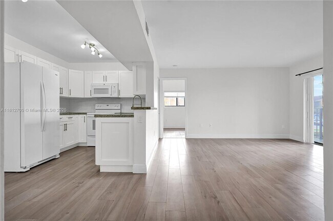 Foto del edificio - 200 Palm Cir W