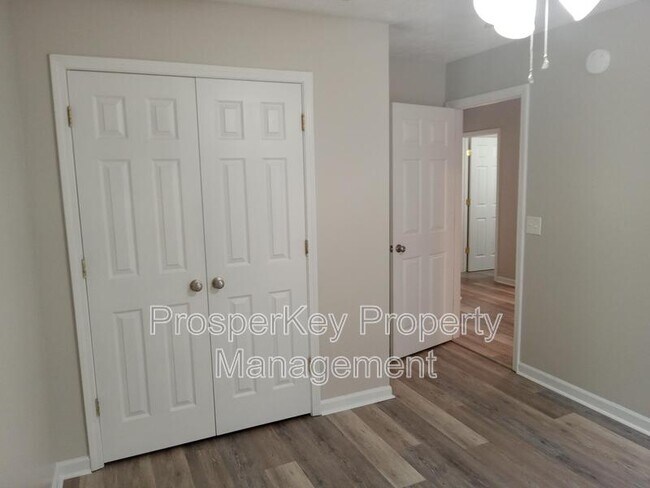 Foto del edificio - 721 Pine Hill Ct