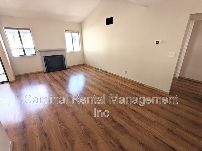 Building Photo - 10510 Sunland Blvd