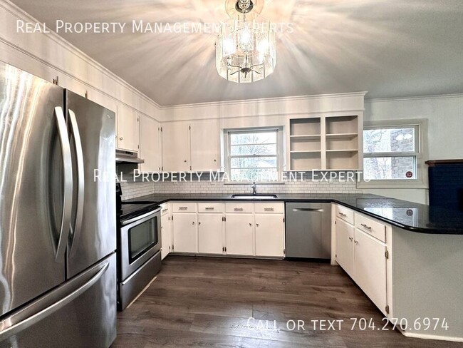 Foto del edificio - Charming 3BR/1.5BA house in Charlotte!