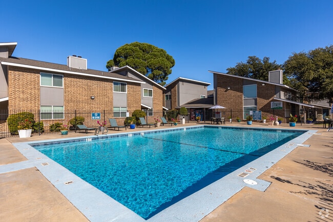Building Photo - Country Crest Townhomes