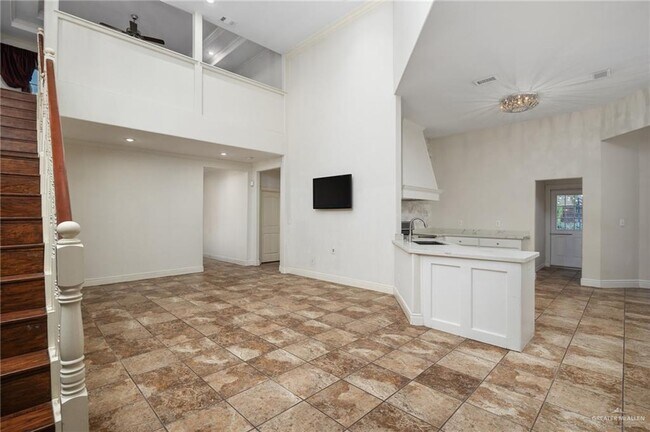 Building Photo - 1363 Garden Dr