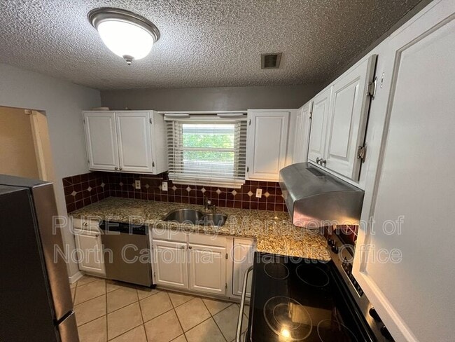 Building Photo - 300 E Park Ave