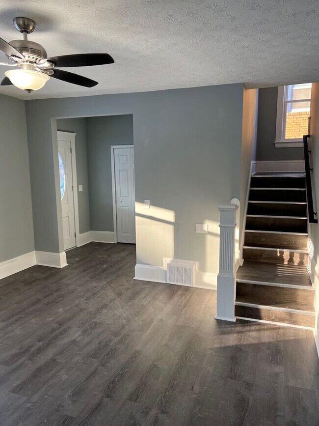 Building Photo - Gorgeous 4 bd, 2.5 bth Lakewood Stunner!