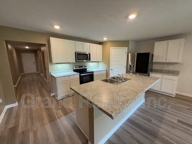 Building Photo - 5482 Peach Dr