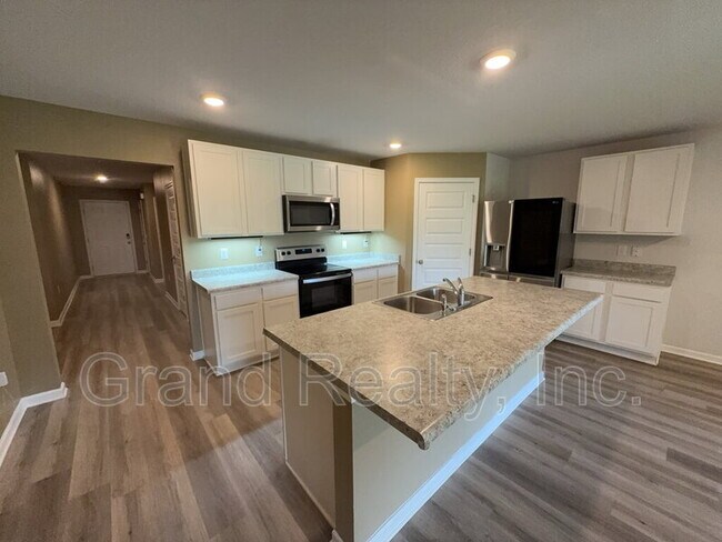 Foto del edificio - 5482 Peach Dr