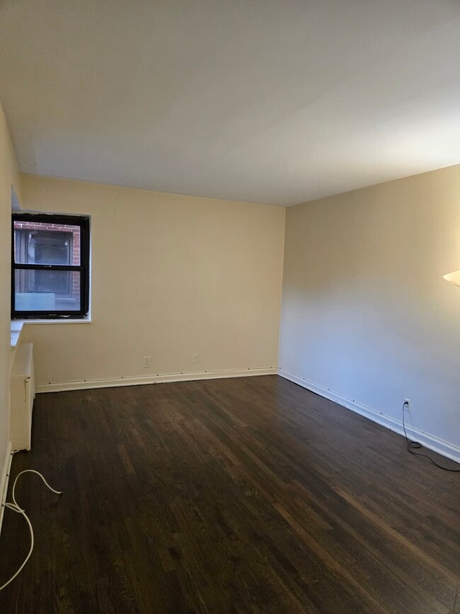Living Room - 2329 Hudson Ter