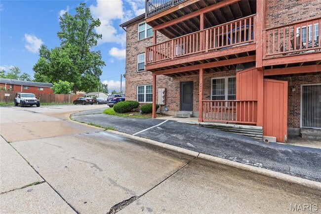 Foto del edificio - 2434 Fowler Ave
