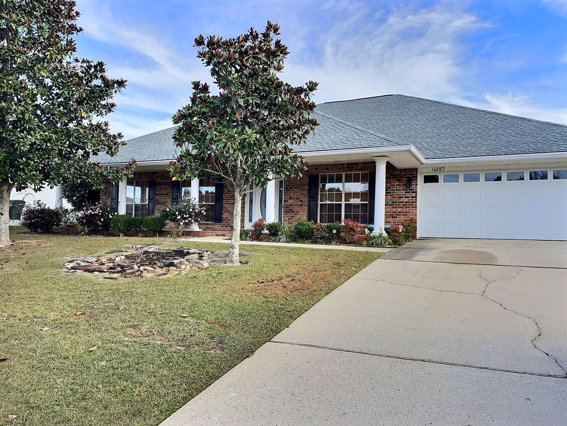 Foto principal - Beautiful 4 bedroom home located in Biloxi