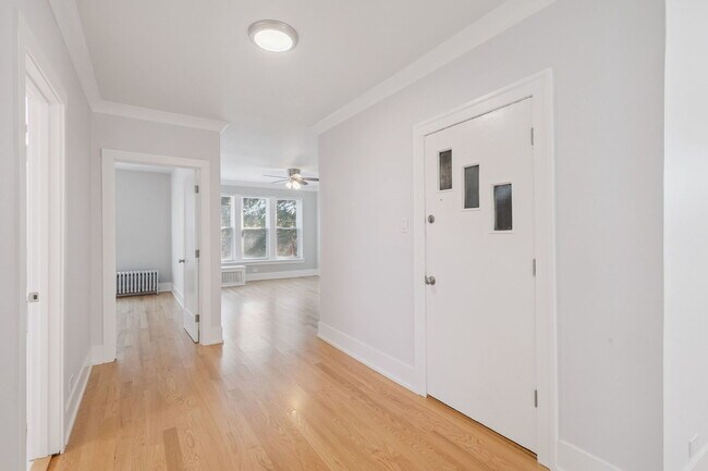 Foto del edificio - 1631 Monroe St