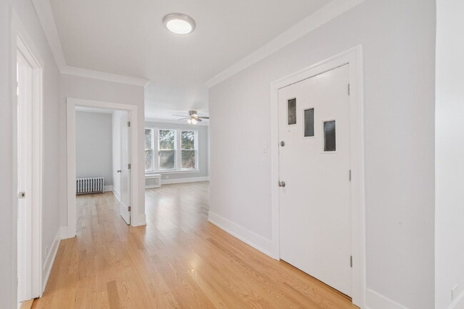 Foto del edificio - 1631 Monroe St