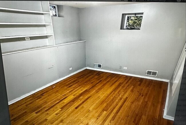 Building Photo - 2233 W Armitage Ave