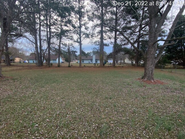 Foto del edificio - 1121 Strathdon Ave