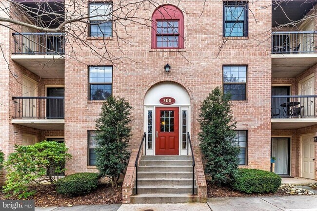 Building Photo - Beautiful 2-Bed, 2-Bath Condo in Chesterbr...