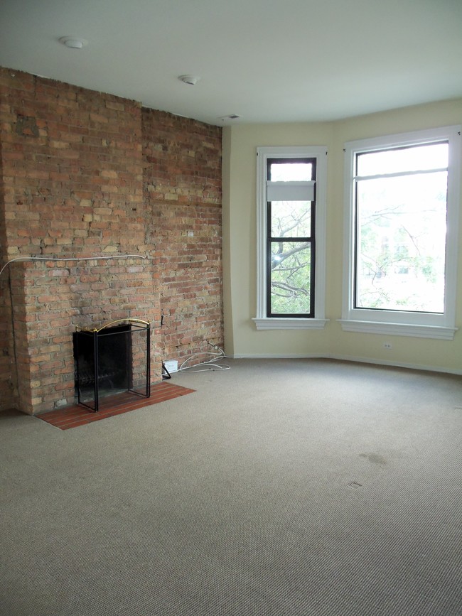 Building Photo - 777 W Diversey Pkwy