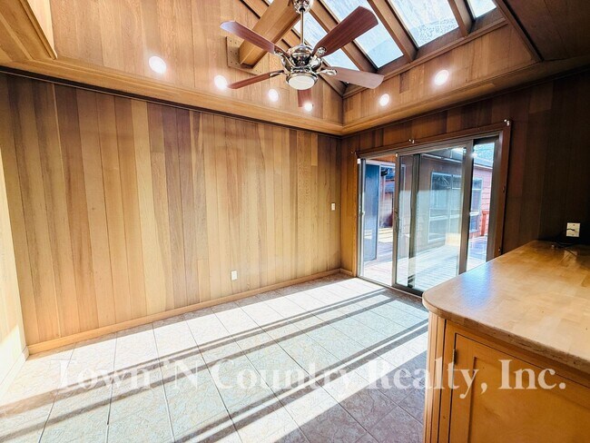 Building Photo - Charming 2BR/1BA Home in Maple Park – Full...