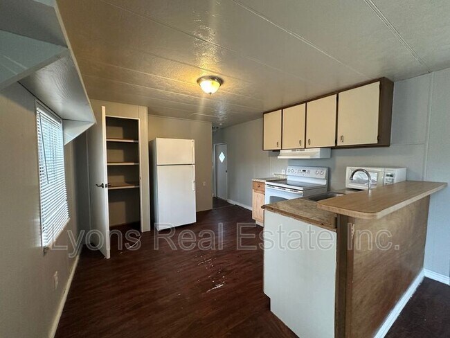 Building Photo - 7886 Breeze Dr