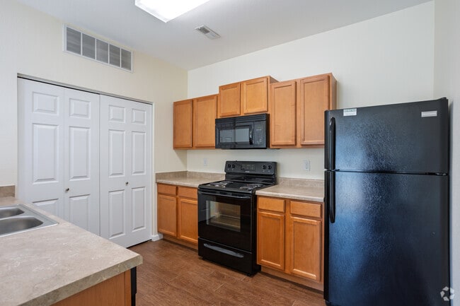2BR, 2BA - 1033SF - Kitchen - Deer Valley Villas