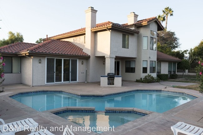 Building Photo - 5 br, 3.5 bath House - 13814 Lake Poway Road