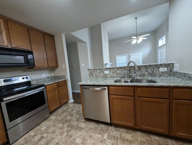 Foto del edificio - 8915 Wild Rose Ln