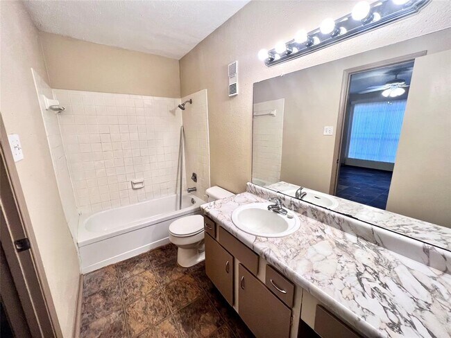 Foto del edificio - 9350 Country Creek St