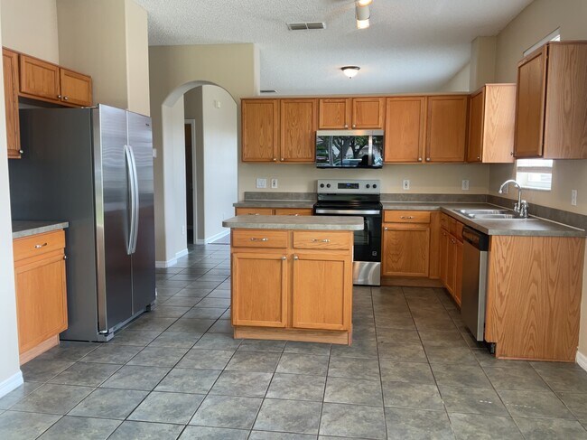 Foto del edificio - 14766 Kristenright Ln