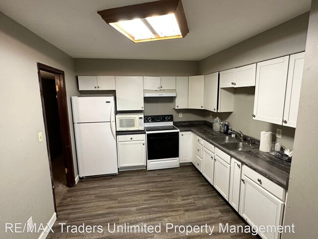 Building Photo - 3 br, 2.5 bath House - 1002 W McBean