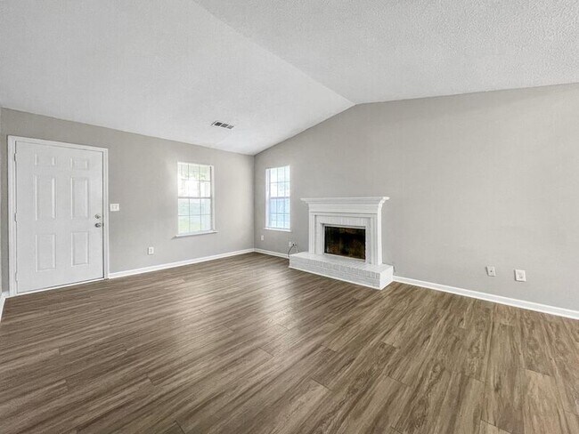 Foto del edificio - 2135 Valley Oaks Dr SE