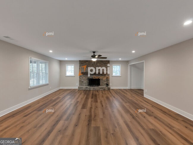 Building Photo - 9995 Rivertown Rd