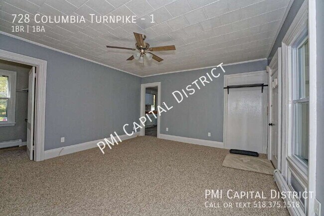 Foto del edificio - 728 Columbia Turnpike