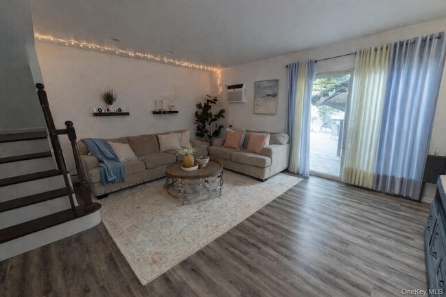 Foto del edificio - 4 McLaughlin Ave