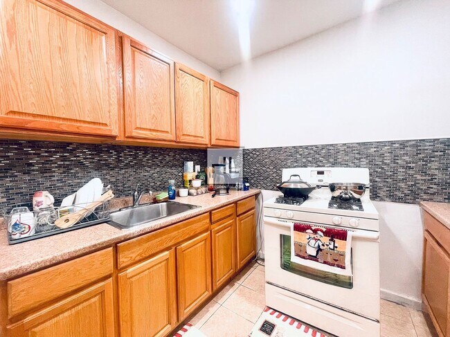 Foto del edificio - Whole Floor 1 Bed + Home Office w Private ...