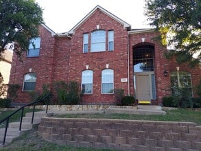 Building Photo - 9101 Forest Hills Dr