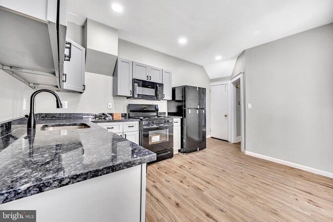 Foto del edificio - 25 Adella Ave