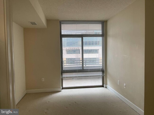 Building Photo - 3600 S Glebe Rd
