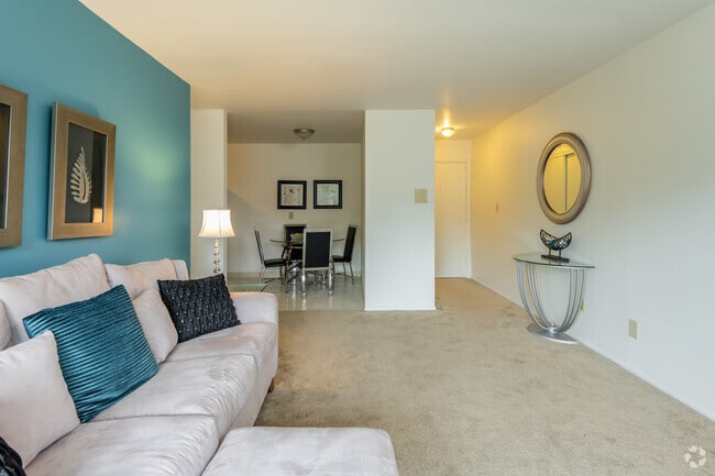 2 BR, 1 BA - 870SF - Morgan Grove