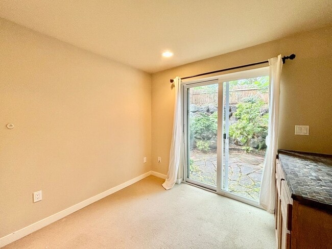 Building Photo - Stunning Tri-Level Townhome in Seattle’s V...