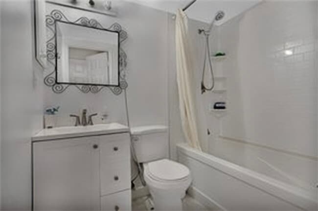 Building Photo - 607 69 Av SW