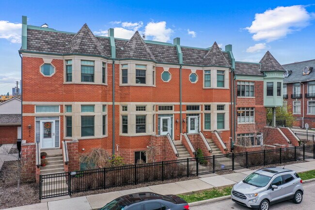 Building Photo - 212 Erskine St